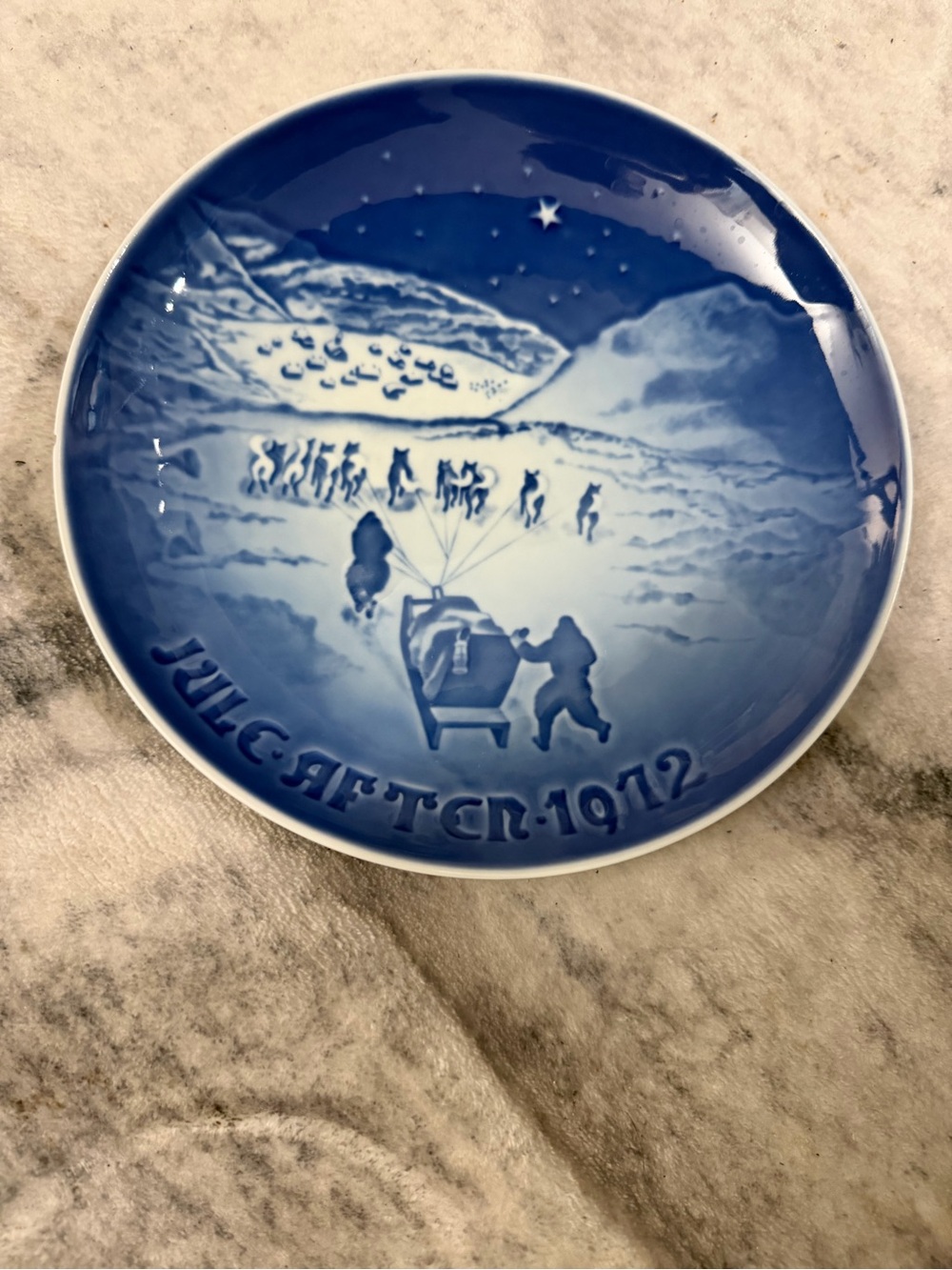 Royal Copenhagen Blue and White Christmas Plate - 1972 Jul Gårften Scene